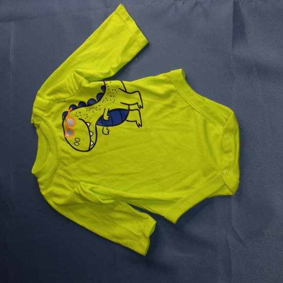 3 bodysuits and one pair of shorts dinosaur - Picture 3 of 6